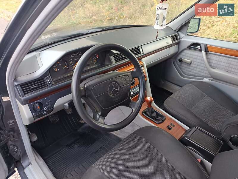 Седан Mercedes-Benz E-Class 1993 в Перемышлянах фото 12 Седан Mercedes-Benz E-Class 1993 в Перемышлянах