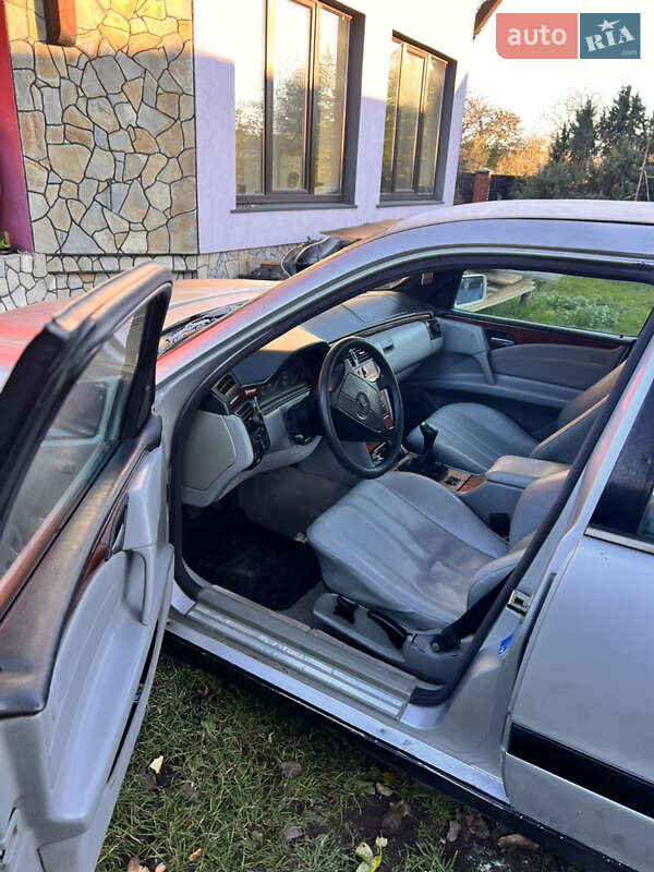 Седан Mercedes-Benz E-Class 1997 в Липниках