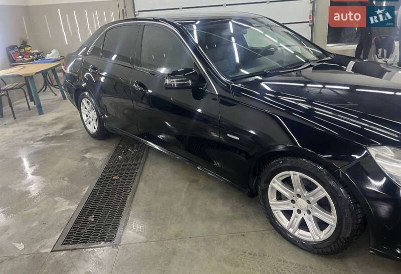 Mercedes-Benz E-Class 2010