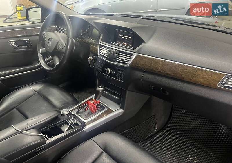 Седан Mercedes-Benz E-Class 2010 в Одессе