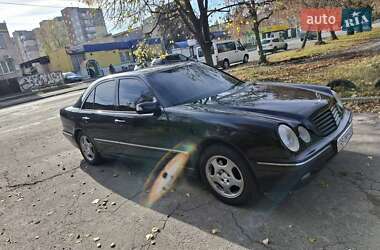 Седан Mercedes-Benz E-Class 2001 в Києві