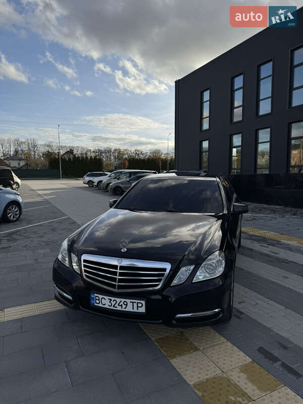 Седан Mercedes-Benz E-Class 2011 в Львові