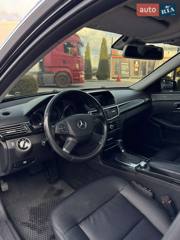 Седан Mercedes-Benz E-Class 2011 в Львові