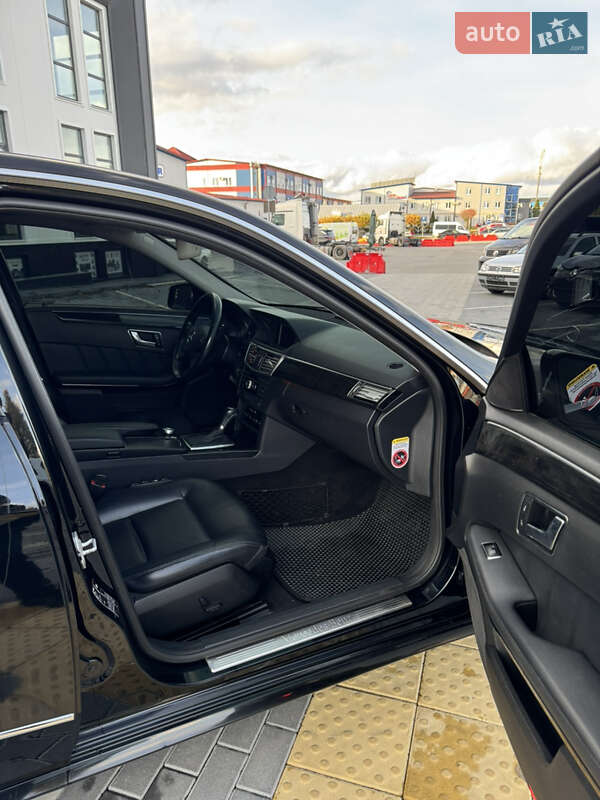 Седан Mercedes-Benz E-Class 2011 в Львові