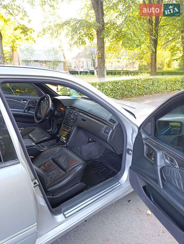 Седан Mercedes-Benz E-Class 1997 в Стоянці фото 9 Седан Mercedes-Benz E-Class 1997 в Стоянці