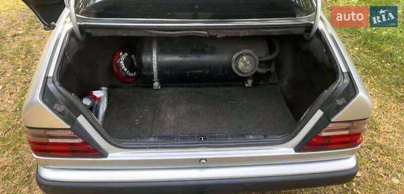 Седан Mercedes-Benz E-Class 1988 в Сумах фото 11 Седан Mercedes-Benz E-Class 1988 в Сумах