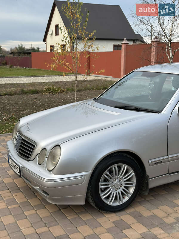 Седан Mercedes-Benz E-Class 2000 в Сторожинце