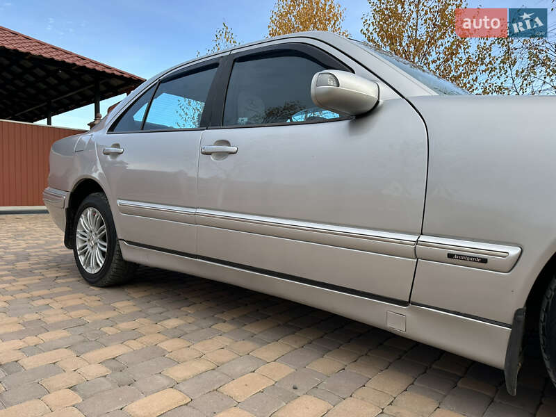 Седан Mercedes-Benz E-Class 2000 в Сторожинце