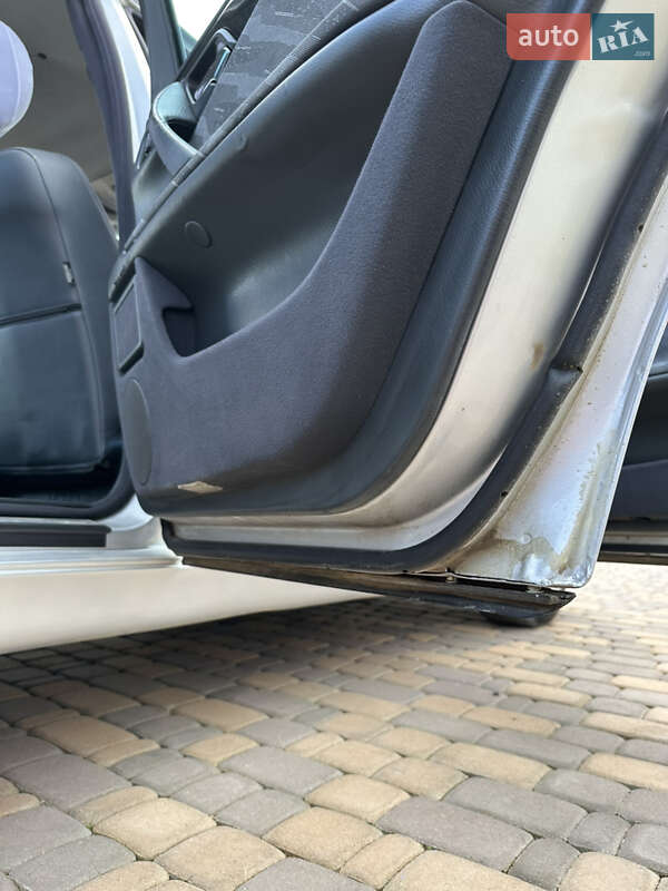 Седан Mercedes-Benz E-Class 2000 в Сторожинце