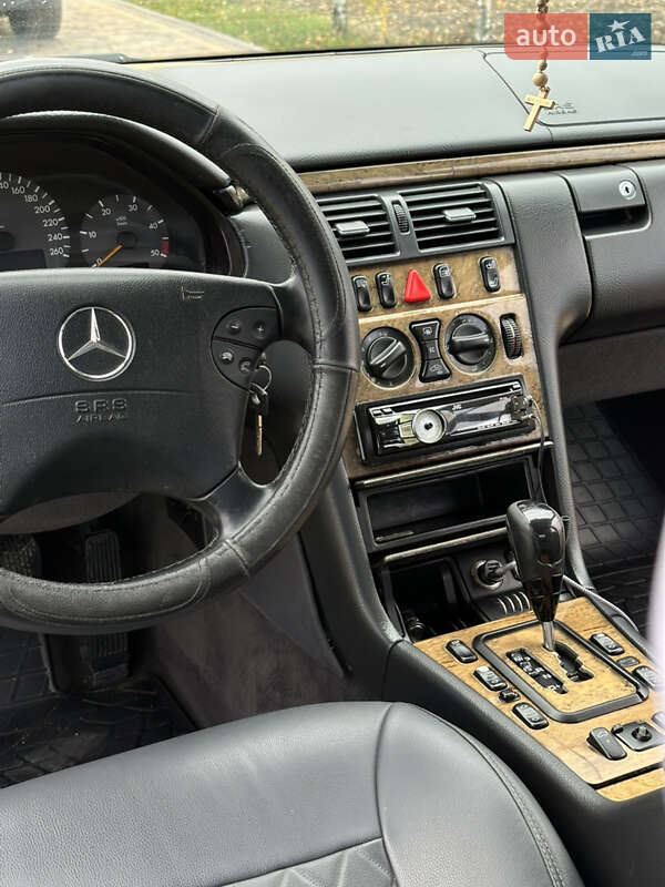 Седан Mercedes-Benz E-Class 2000 в Сторожинце