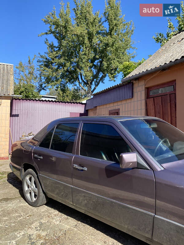 Седан Mercedes-Benz E-Class 1993 в Ровно фото 3 Седан Mercedes-Benz E-Class 1993 в Ровно