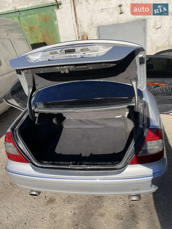 Седан Mercedes-Benz E-Class 2002 в Тернополе