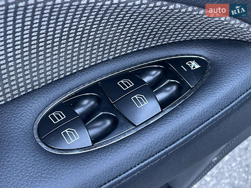 Седан Mercedes-Benz E-Class 2004 в Виннице