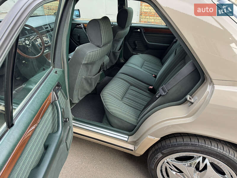 Седан Mercedes-Benz E-Class 1990 в Киеве фото 10 Седан Mercedes-Benz E-Class 1990 в Киеве