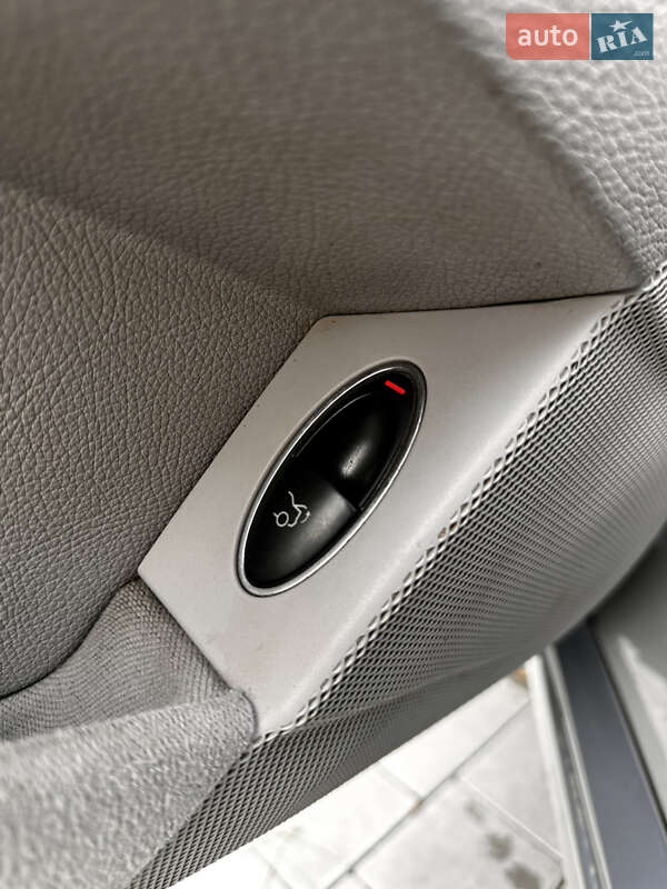 Седан Mercedes-Benz E-Class 2002 в Луцке