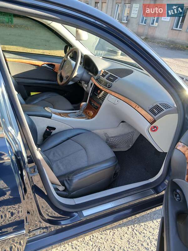 Седан Mercedes-Benz E-Class 2003 в Миколаєві
