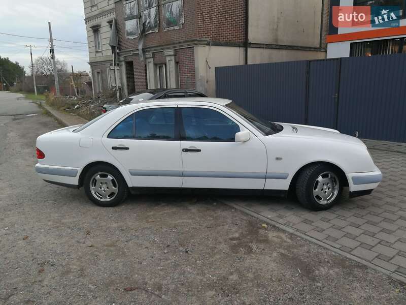 Mercedes-Benz E-Class 1996 Mercedes-Benz E-Class 1996