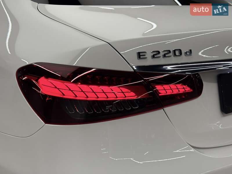 Седан Mercedes-Benz E-Class 2022 в Киеве