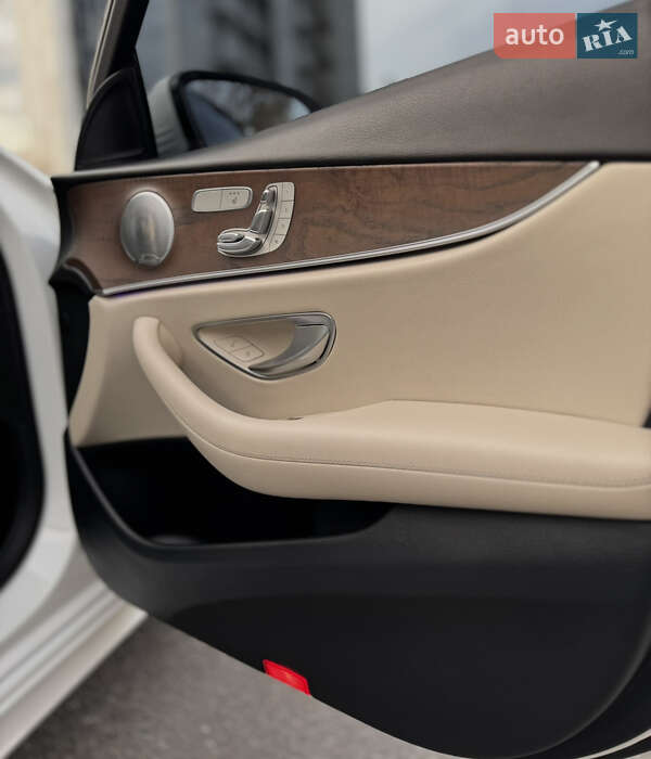 Седан Mercedes-Benz E-Class 2016 в Києві