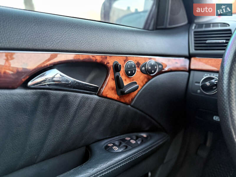 Седан Mercedes-Benz E-Class 2002 в Черновцах
