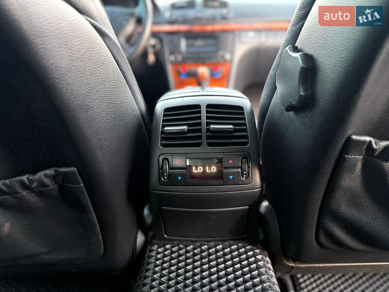Седан Mercedes-Benz E-Class 2002 в Черновцах