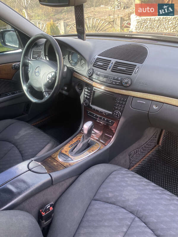 Седан Mercedes-Benz E-Class 2004 в Кицмани фото 17 Седан Mercedes-Benz E-Class 2004 в Кицмани