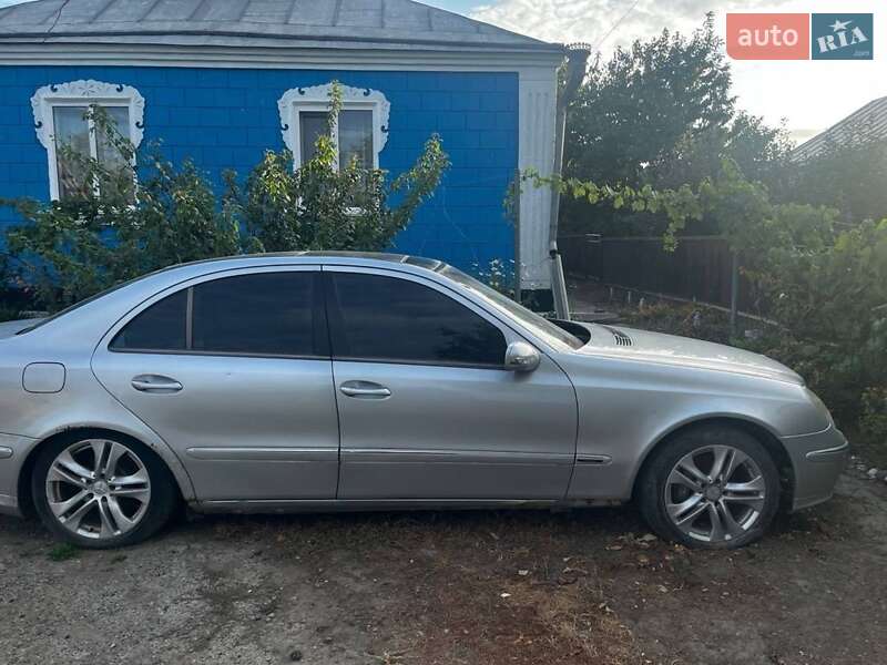 Mercedes-Benz E-Class 2002