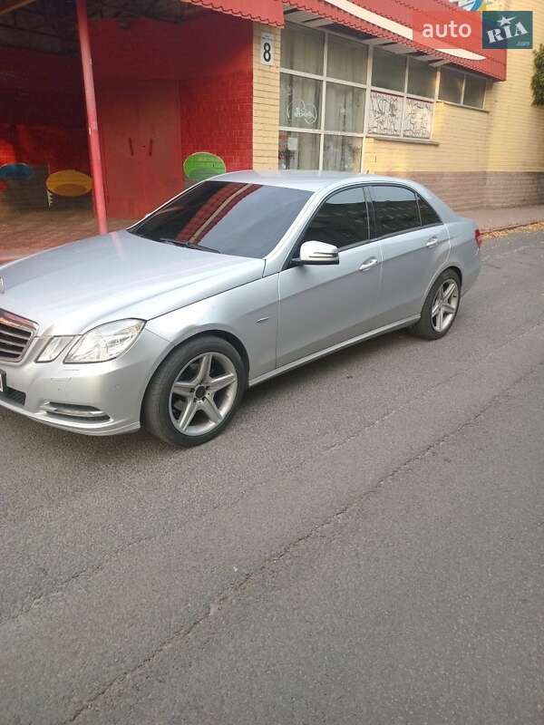 Седан Mercedes-Benz E-Class 2011 в Харькове