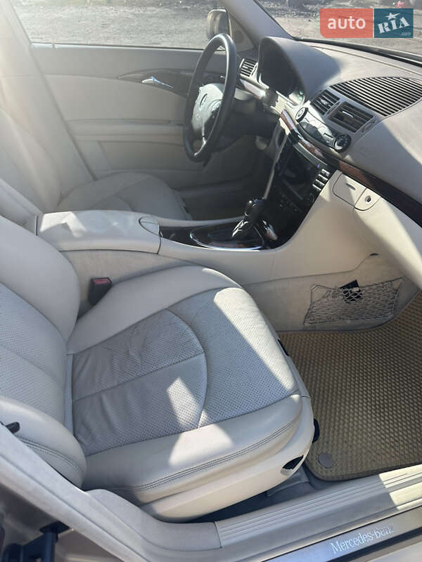 Седан Mercedes-Benz E-Class 2004 в Киеве
