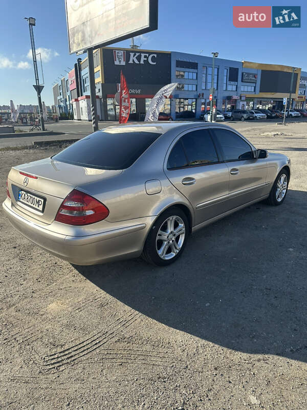 Седан Mercedes-Benz E-Class 2004 в Киеве