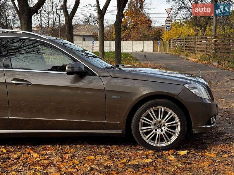 Універсал Mercedes-Benz E-Class 2011 в Києві фото 4 Універсал Mercedes-Benz E-Class 2011 в Києві