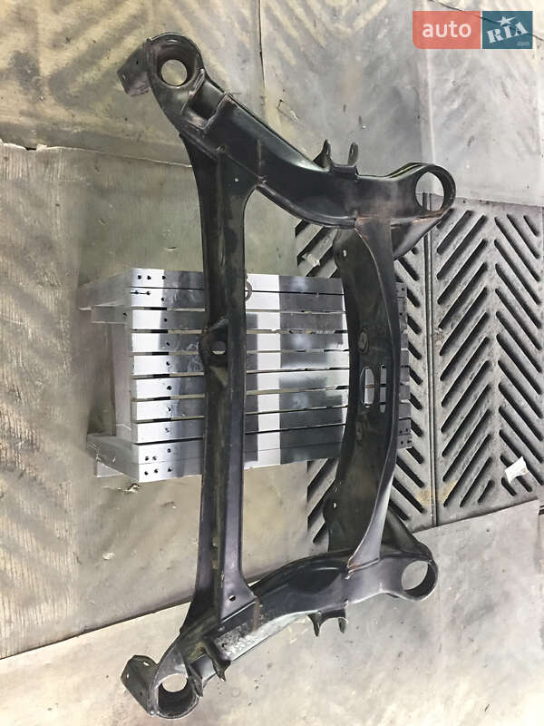 Седан Mercedes-Benz E-Class 1988 в Чутовому