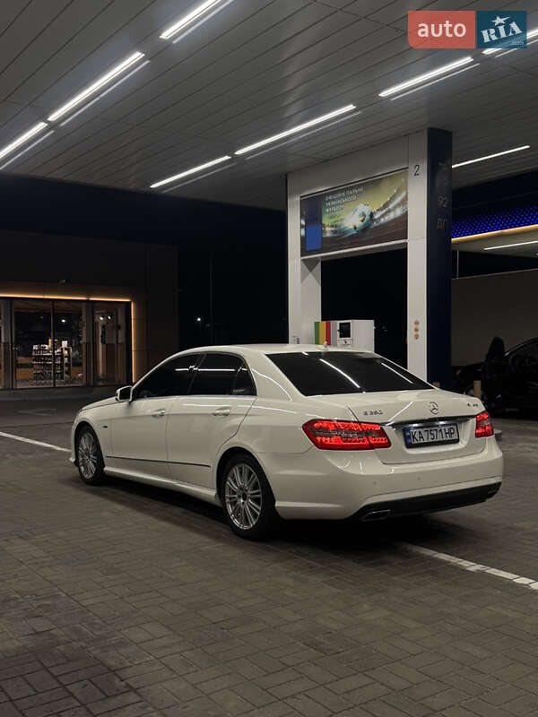 Седан Mercedes-Benz E-Class 2012 в Днепре