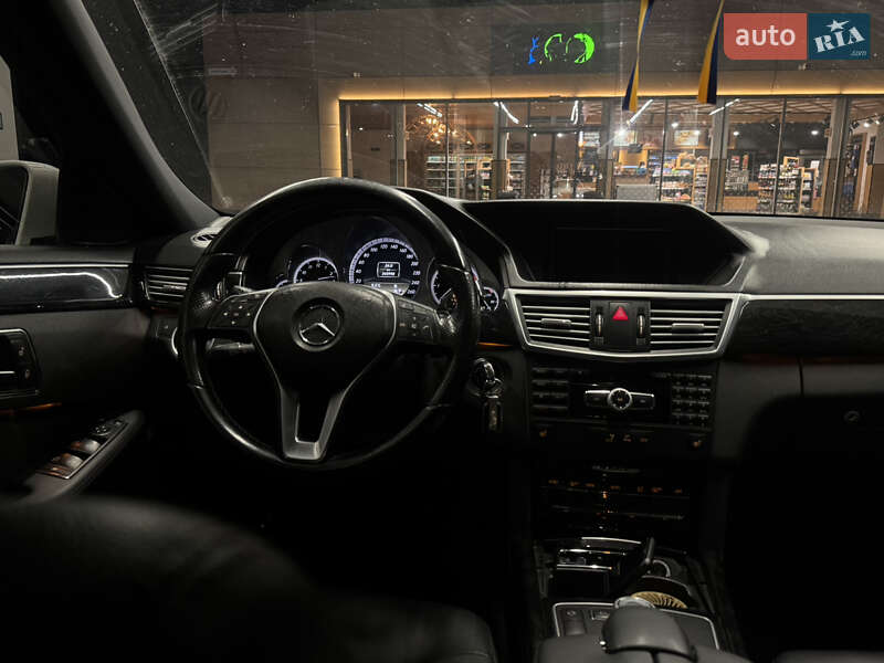 Седан Mercedes-Benz E-Class 2012 в Днепре