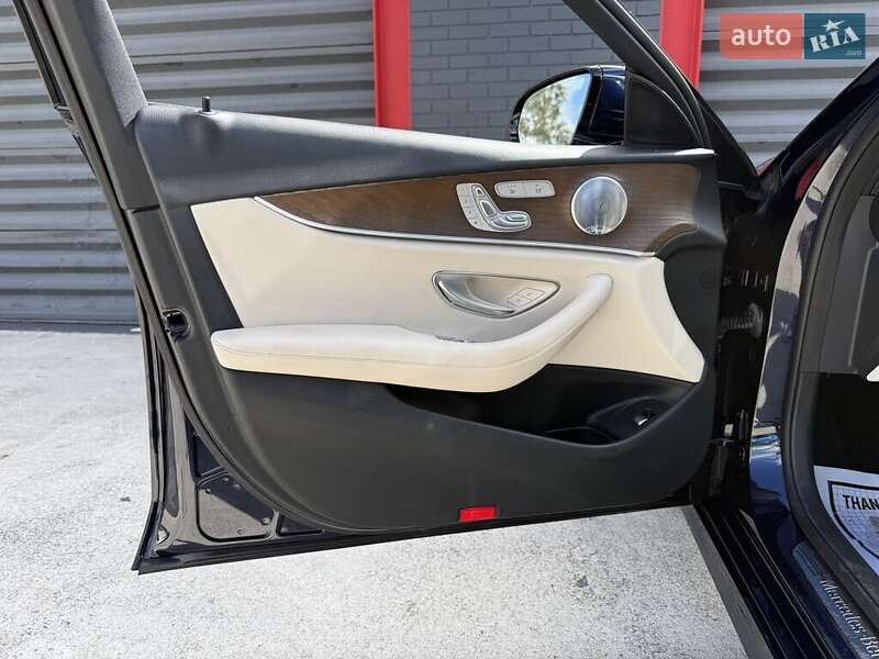 Седан Mercedes-Benz E-Class 2018 в Львове