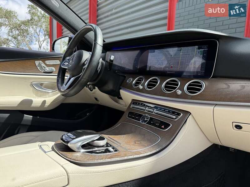 Седан Mercedes-Benz E-Class 2018 в Львове
