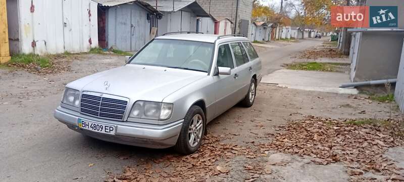 Mercedes-Benz E-Class 1993