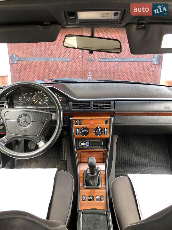 Седан Mercedes-Benz E-Class 1995 в Ивано-Франковске