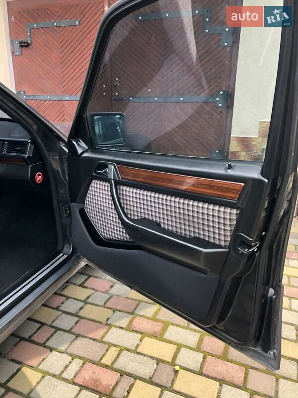 Седан Mercedes-Benz E-Class 1995 в Ивано-Франковске