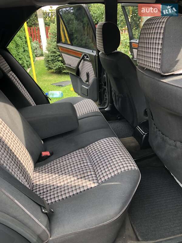 Седан Mercedes-Benz E-Class 1995 в Ивано-Франковске