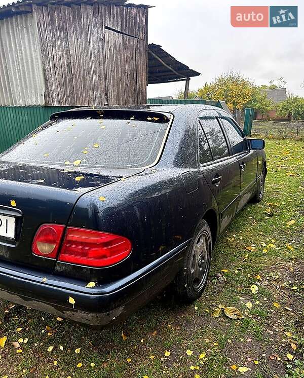 Седан Mercedes-Benz E-Class 1996 в Лебедині