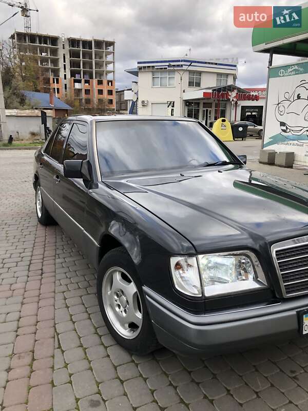 Седан Mercedes-Benz E-Class 1995 в Ивано-Франковске