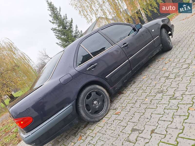 Седан Mercedes-Benz E-Class 1997 в Черновцах
