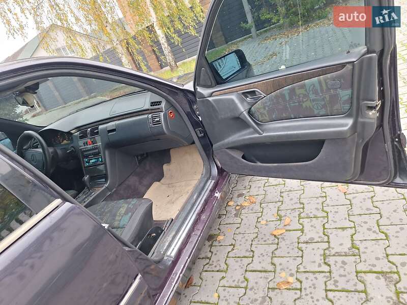 Седан Mercedes-Benz E-Class 1997 в Черновцах