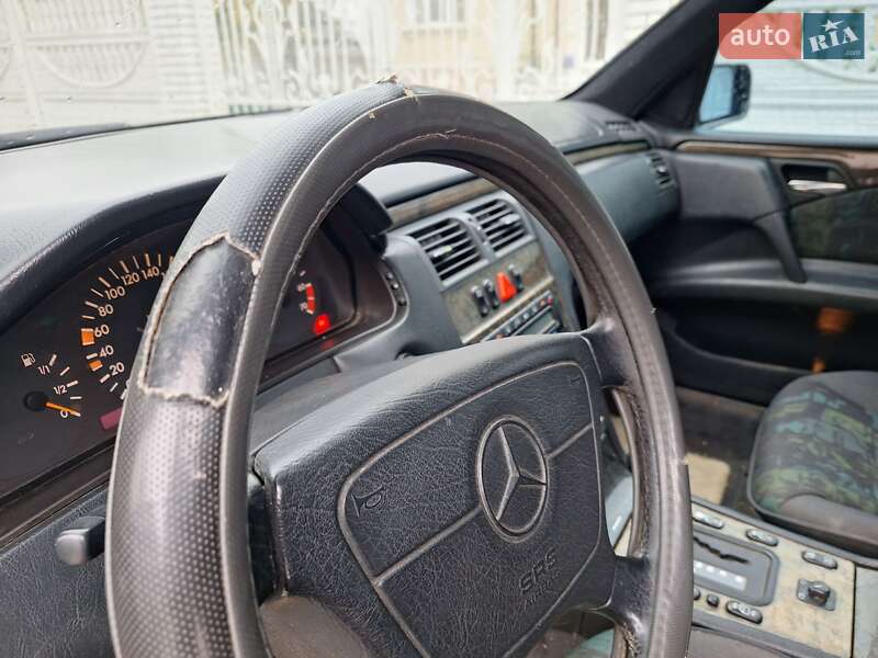 Седан Mercedes-Benz E-Class 1997 в Черновцах