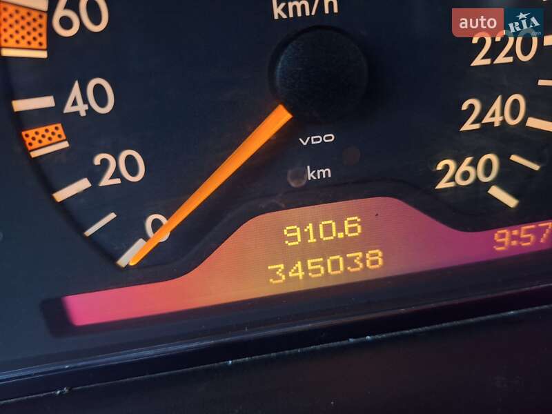 Седан Mercedes-Benz E-Class 1997 в Черновцах