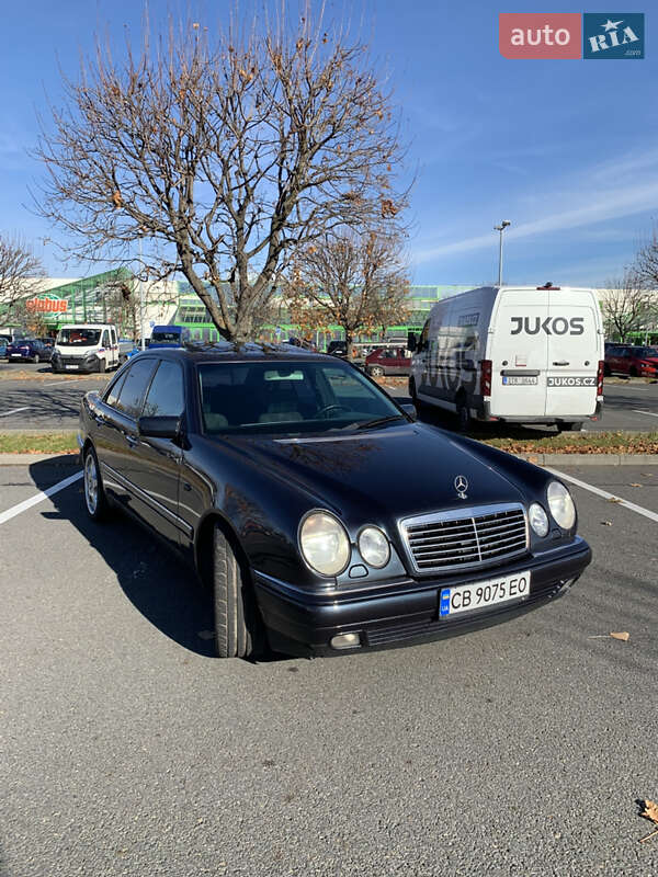 Седан Mercedes-Benz E-Class 1998 в Николаеве