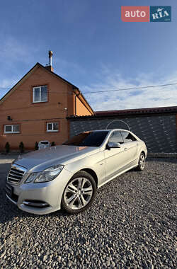 Седан Mercedes-Benz E-Class 2010 в Дергачах