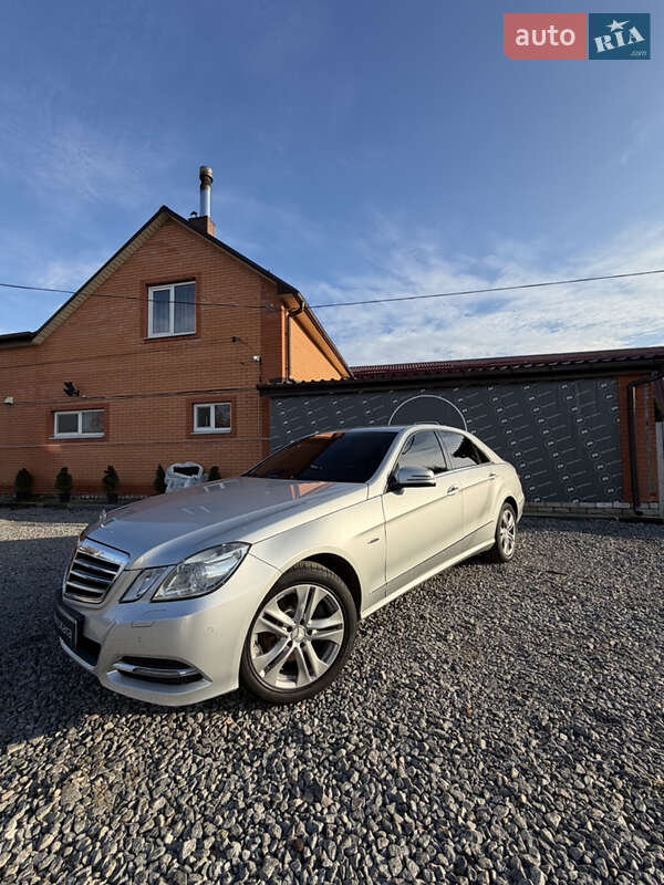 Седан Mercedes-Benz E-Class 2010 в Дергачах фото Седан Mercedes-Benz E-Class 2010 в Дергачах