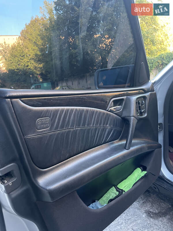 Седан Mercedes-Benz E-Class 1998 в Томашполі